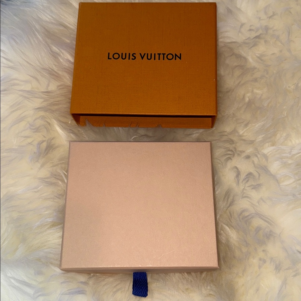Louis Vuitton Saffron Box with Navy Tab! - Picture 4 of 4